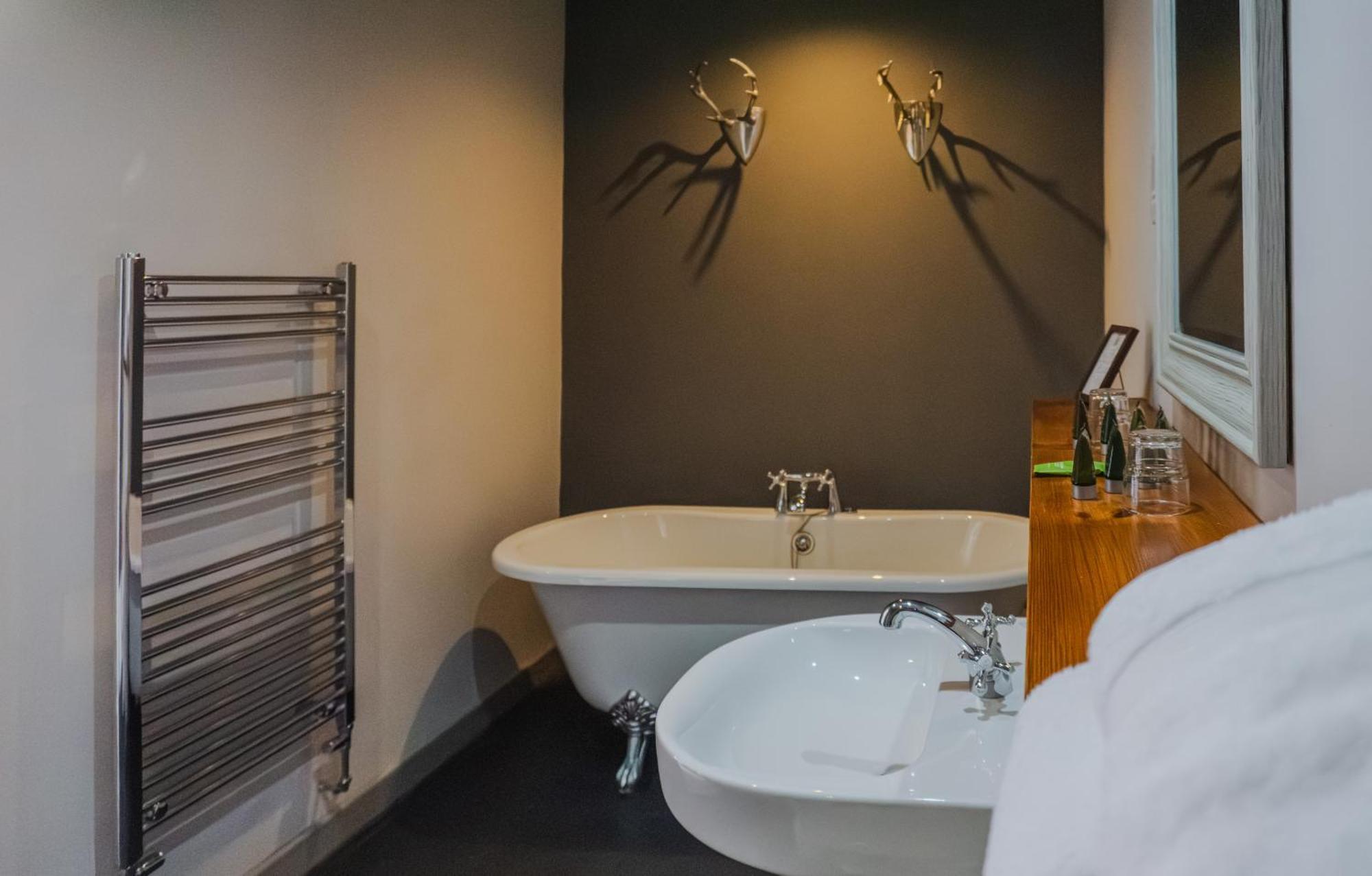White Lion Hotel Хебдън Бридж Екстериор снимка