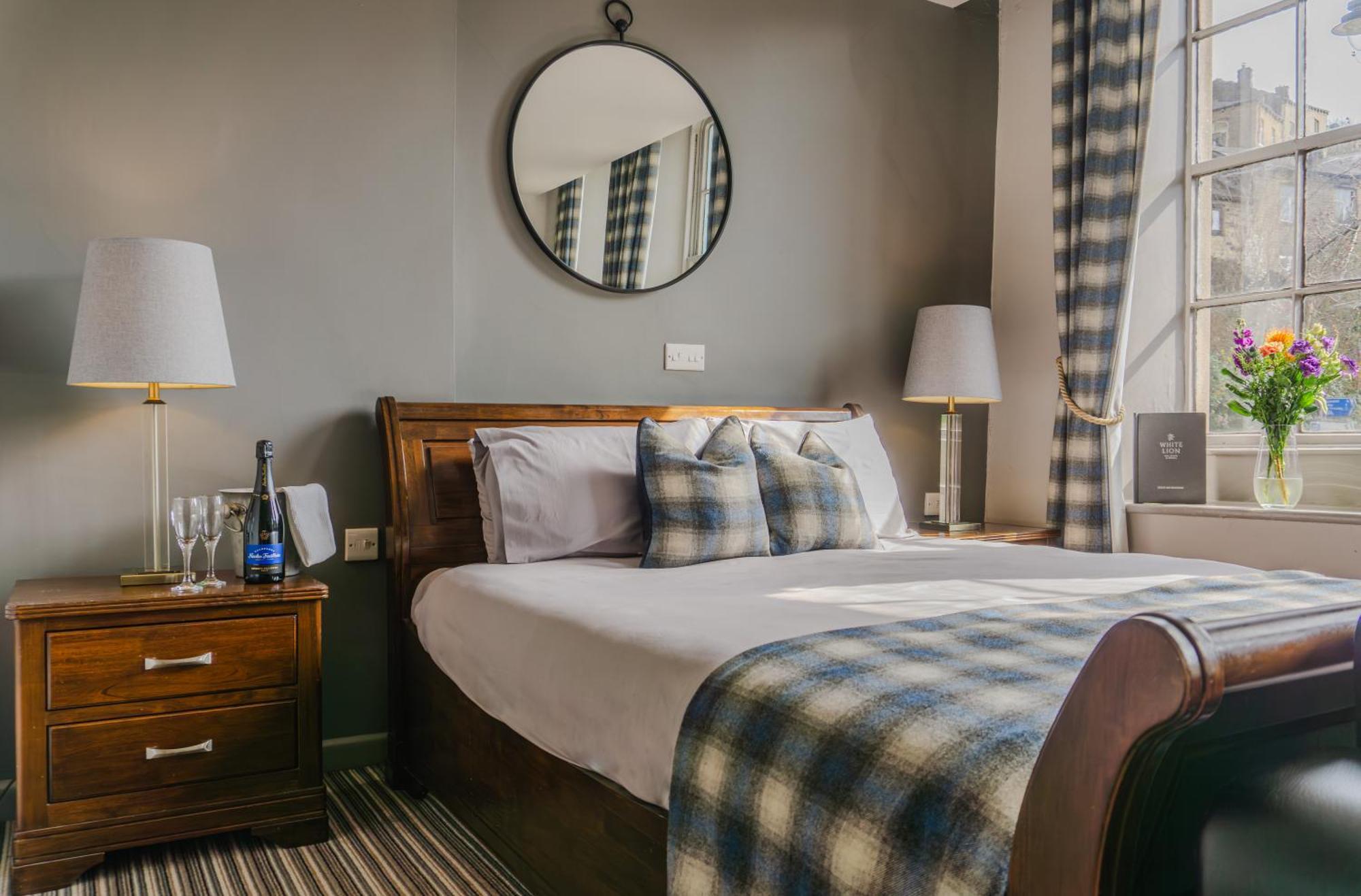 White Lion Hotel Хебдън Бридж Екстериор снимка