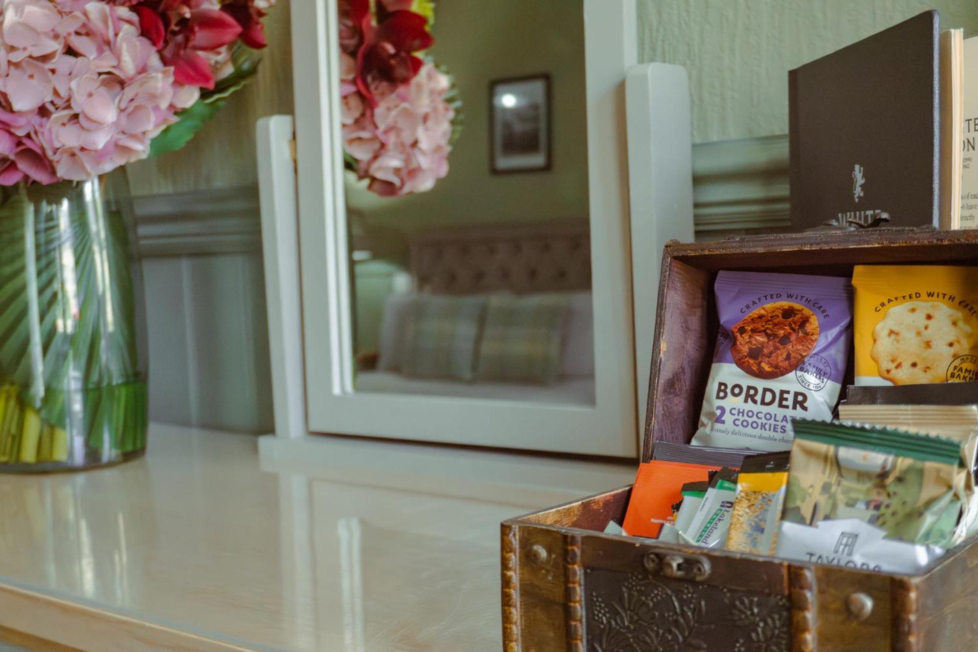White Lion Hotel Хебдън Бридж Екстериор снимка