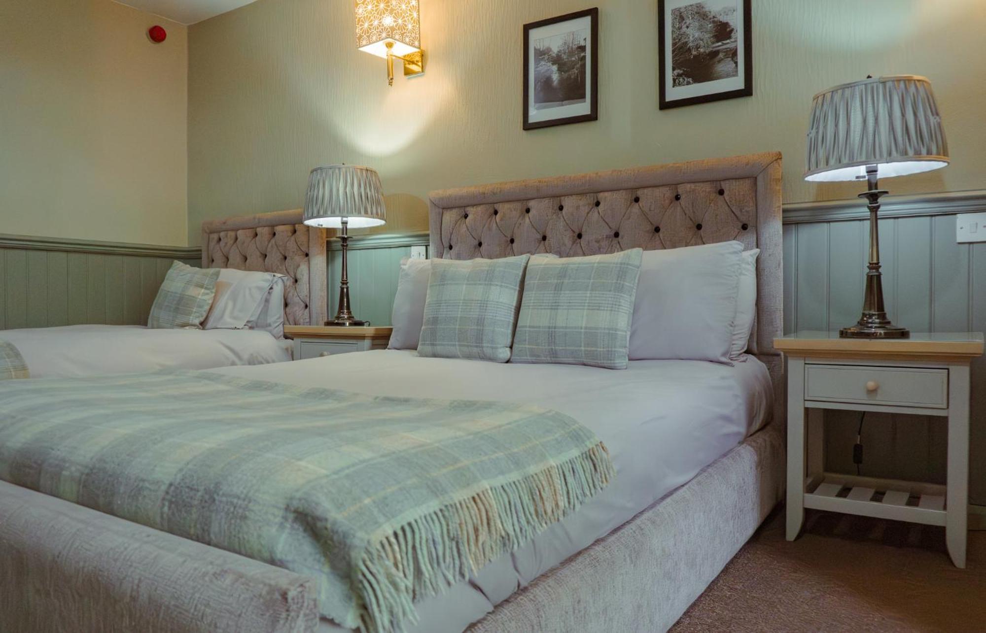 White Lion Hotel Хебдън Бридж Екстериор снимка