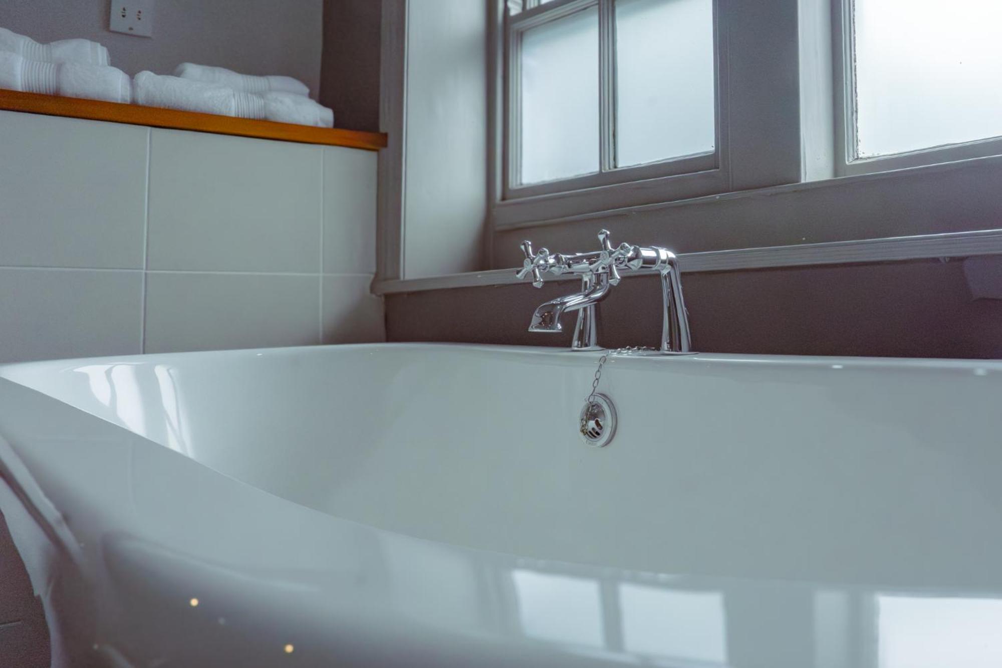 White Lion Hotel Хебдън Бридж Екстериор снимка