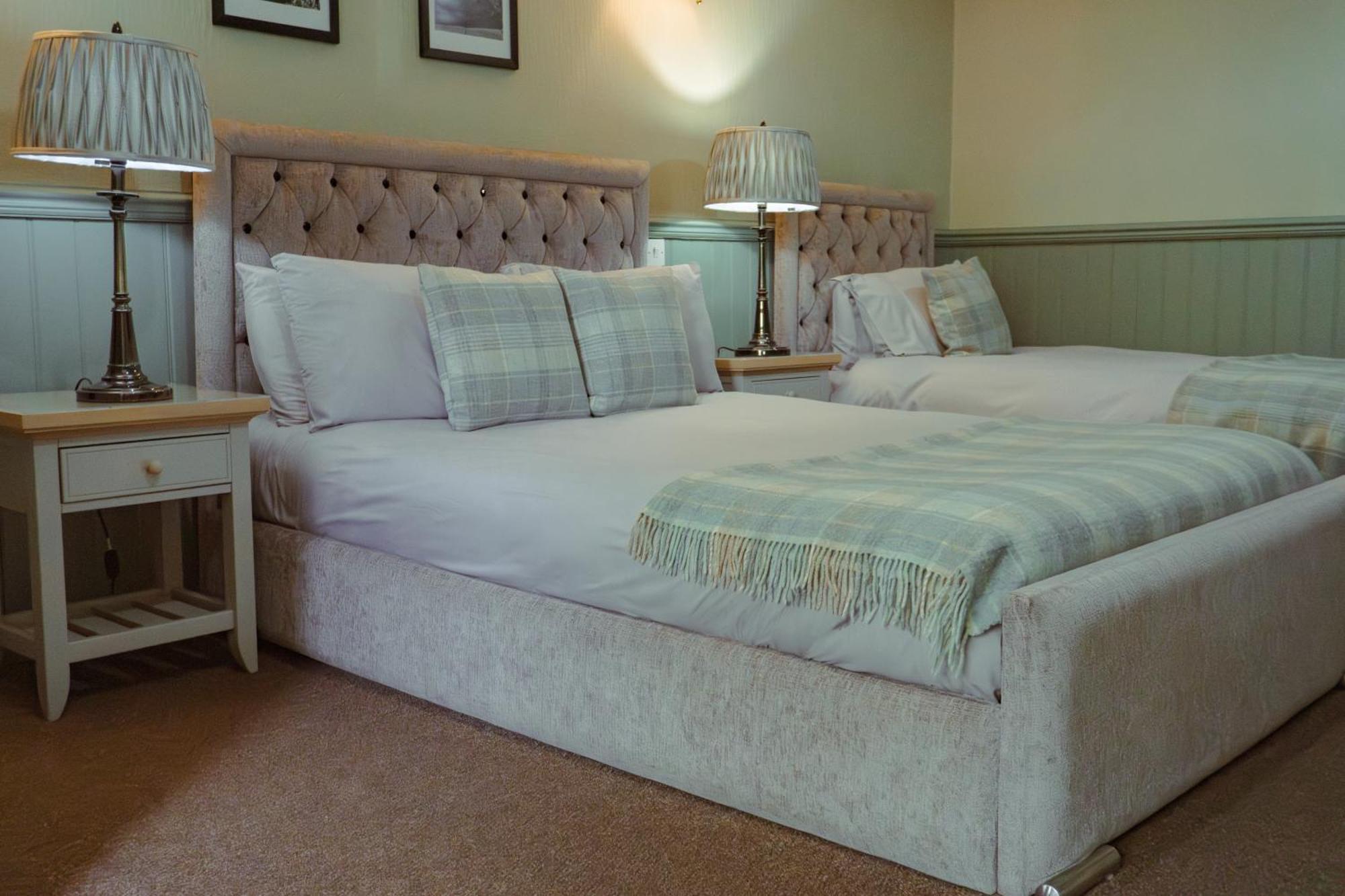 White Lion Hotel Хебдън Бридж Екстериор снимка