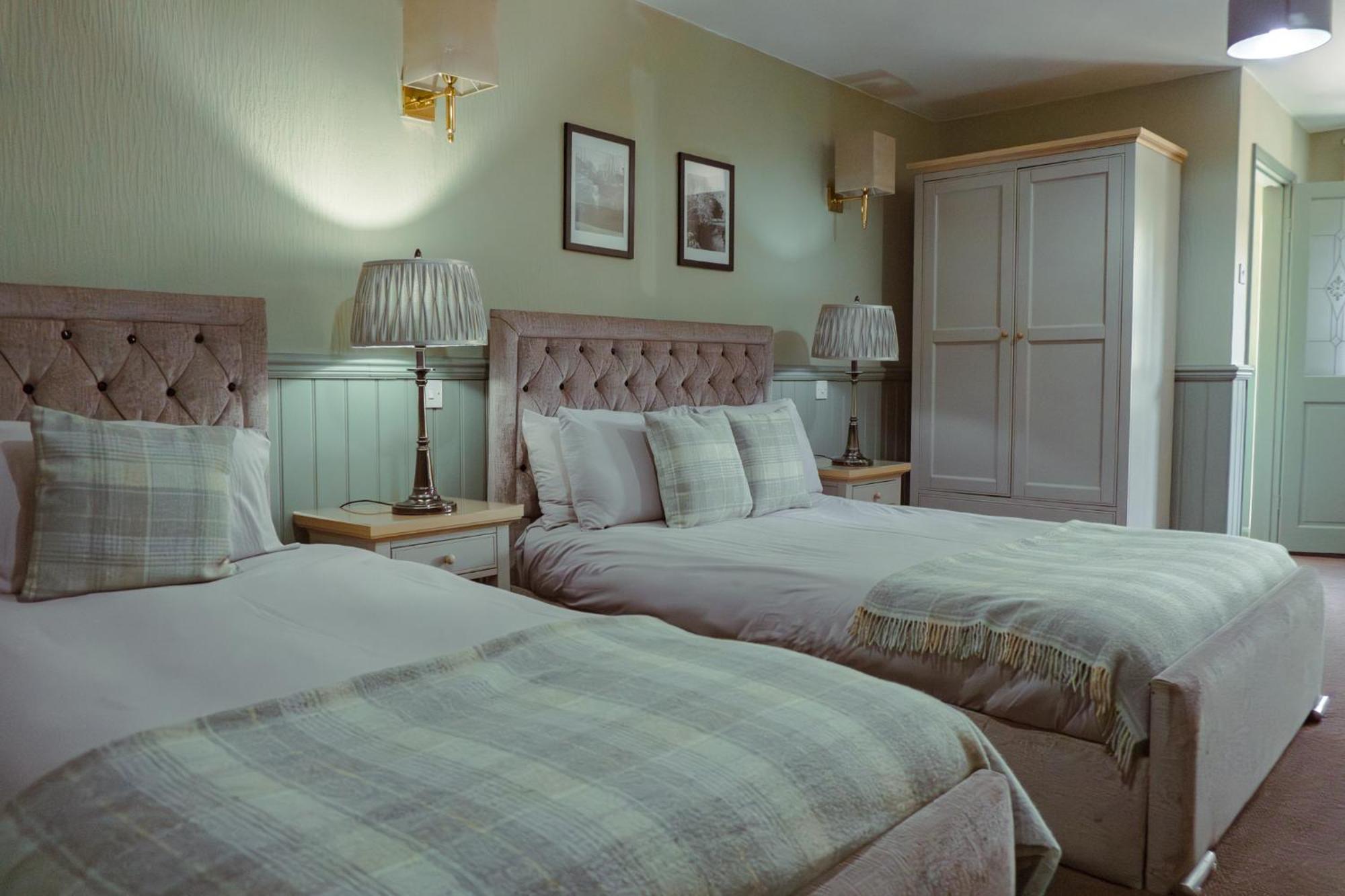 White Lion Hotel Хебдън Бридж Екстериор снимка