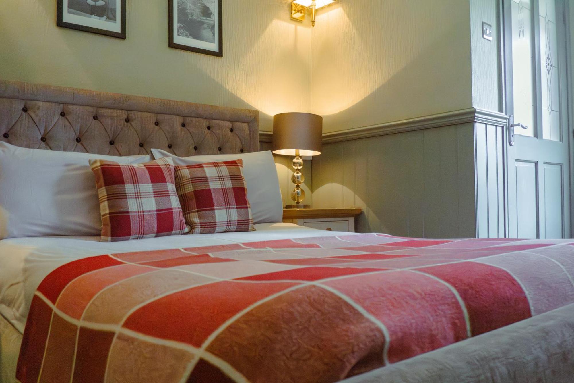 White Lion Hotel Хебдън Бридж Екстериор снимка