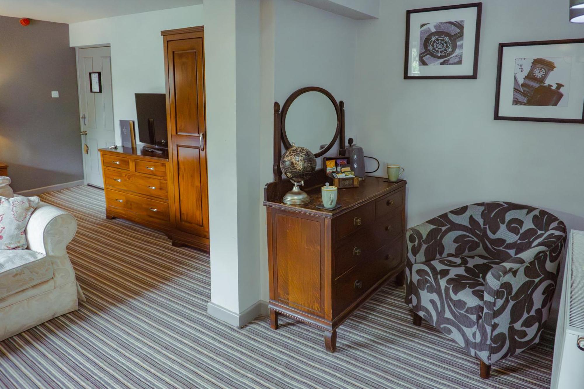 White Lion Hotel Хебдън Бридж Екстериор снимка