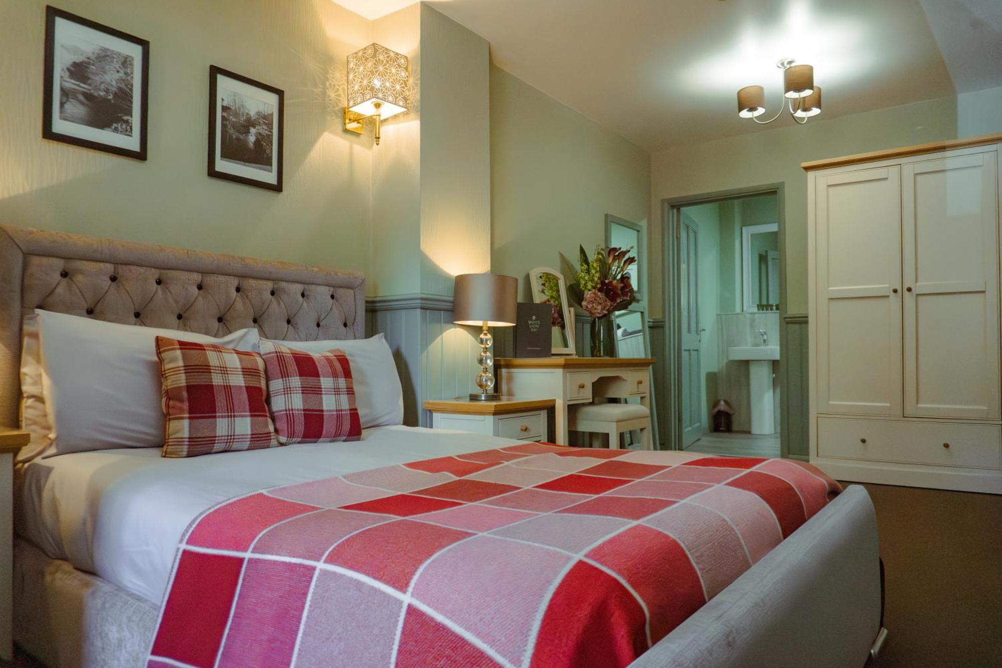 White Lion Hotel Хебдън Бридж Екстериор снимка